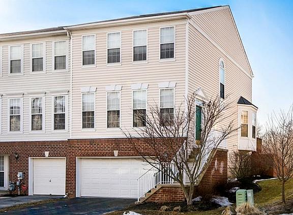 Townhome w/ 2-car garage, great views & new HVAC!