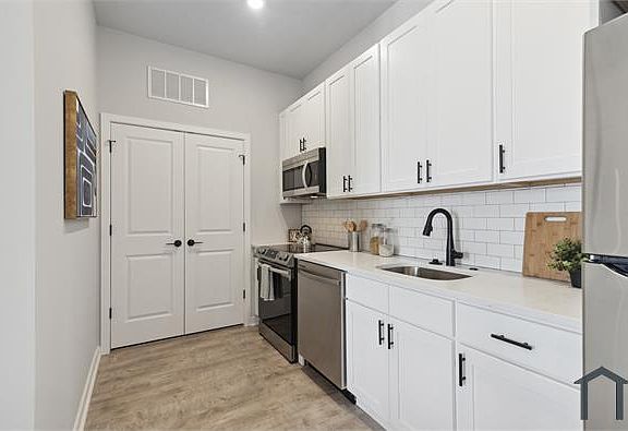 2nd image of 625 W Girard Ave APT 604