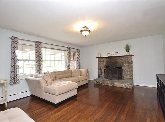4th image of 45 Hickory Dr