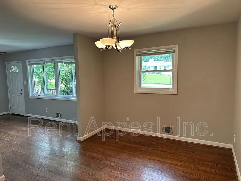 4 bed, 2.0 bath, 1539 sqft, $1,875 — Photo 3