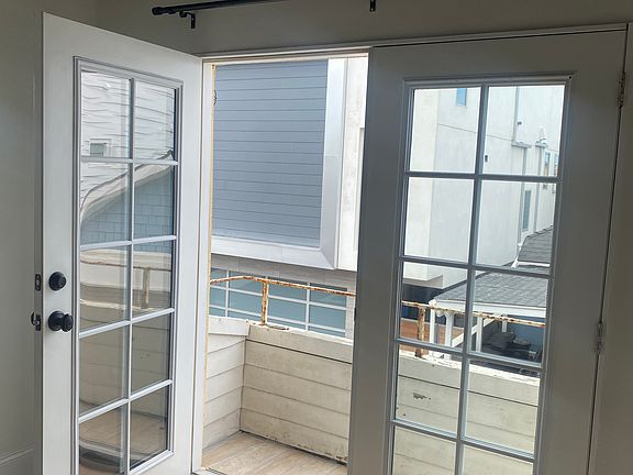 2nd image of 2410 Palm Dr APT B