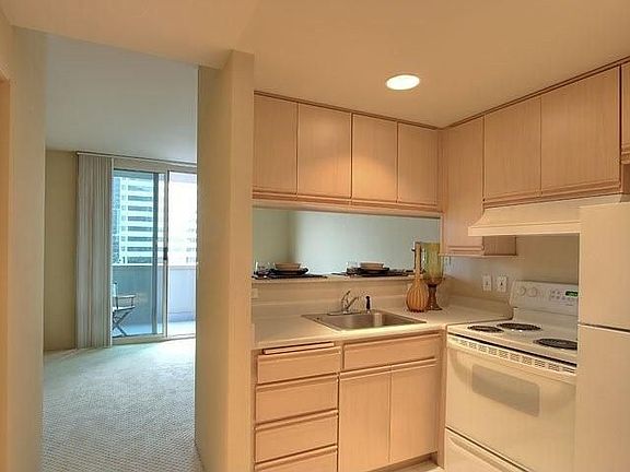 4th image of 177 107th Ave NE APT 706