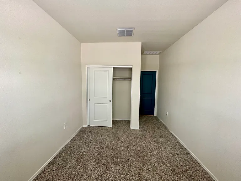 18563 W Desert Hollow Dr — Photo 24