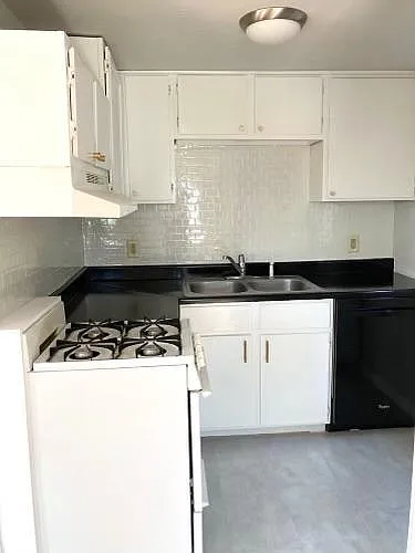 1049 Dixon Ave #1 — Photo 6