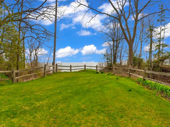 1121 S Lakeshore Rd, Carsonville, MI 48419