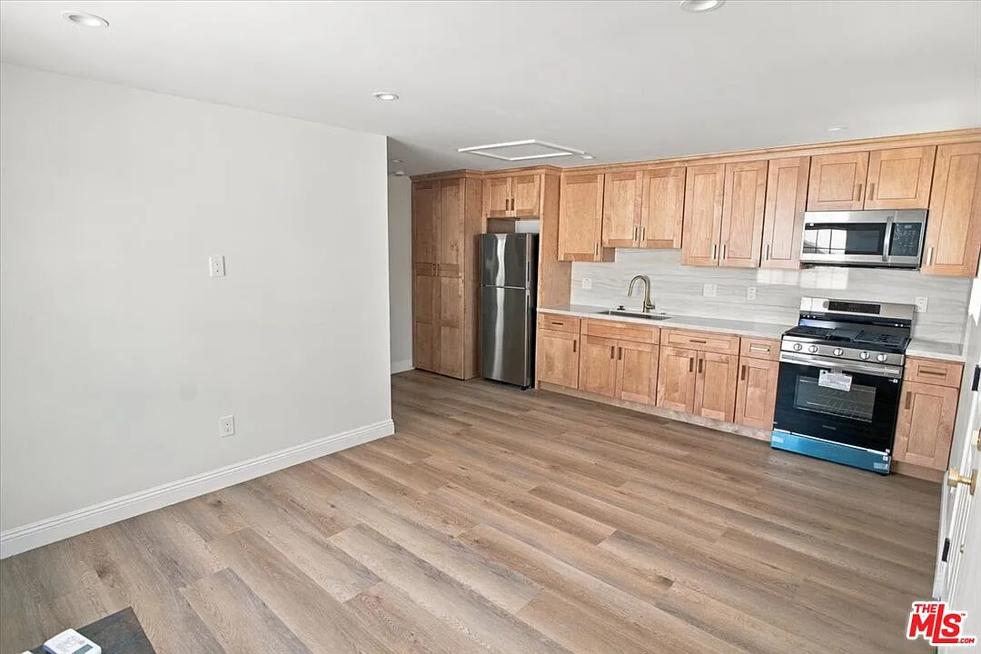 1 bed, 1.0 bath, 500 sqft, $2,399 — Photo 2
