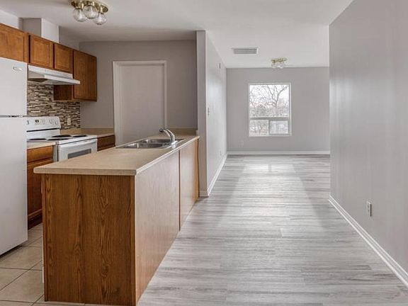 4th image of 5000 Wyandotte St E #410
