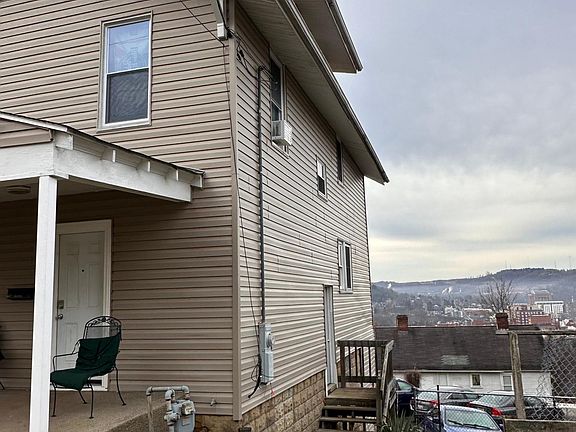 3rd image of 316 Fife St