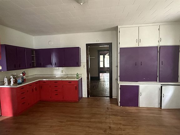 5th image of 182 W Moore St