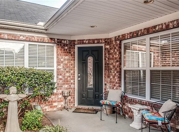 2nd image of 302 Devon Chase Hl #395