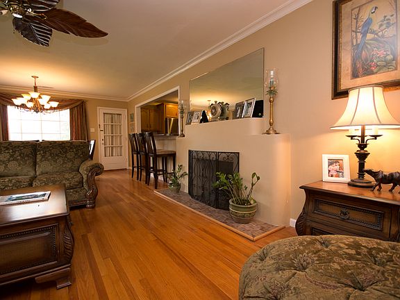 4th image of 2105 Forest Dr