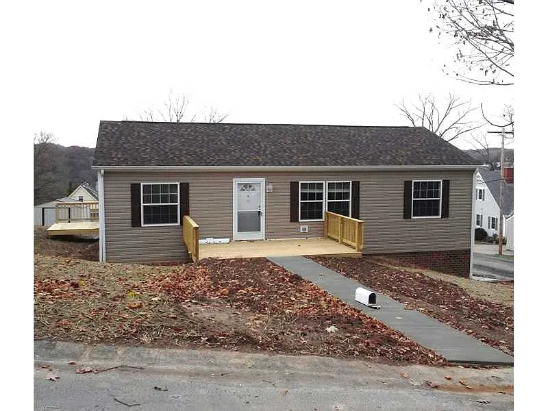 304 Cedar Ave photo 1