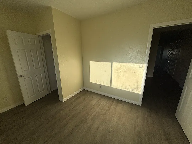 9415 S San Pedro St — Photo 11