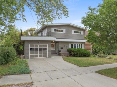 712 12th St NW, Minot, ND, 58703