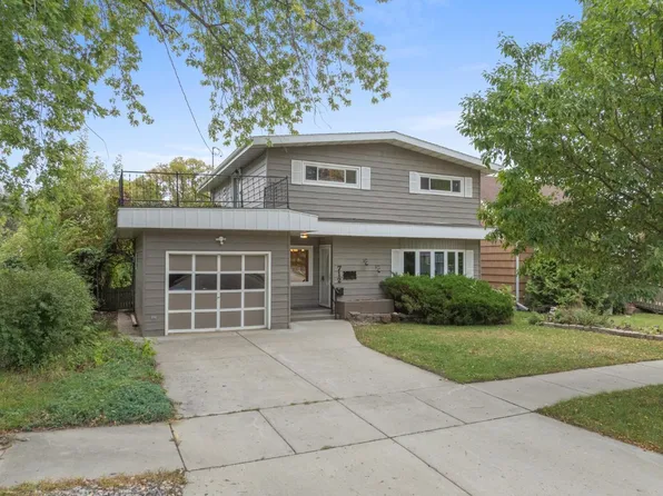 712 12th St NW, Minot, ND 58703