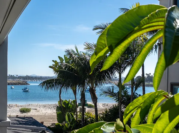 2827 Bayside Ln, San Diego, CA 92109