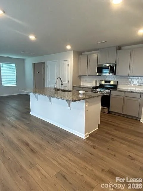 4 bed, 2.5 bath, 1956 sqft, $2,095 — Photo 4