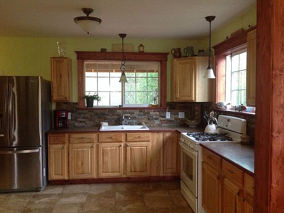 4th image of 311 Evergreen Ln