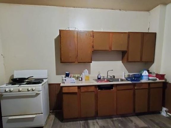 3rd image of 120 Oakhurst Ave