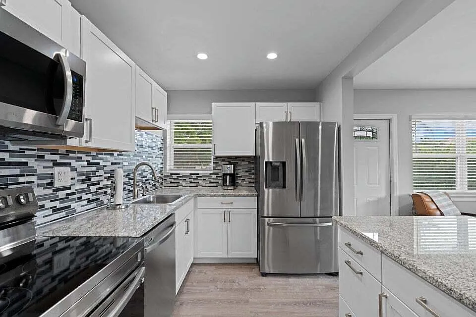 3 bed, 2.0 bath, 2080 sqft, $5,000 — Photo 4