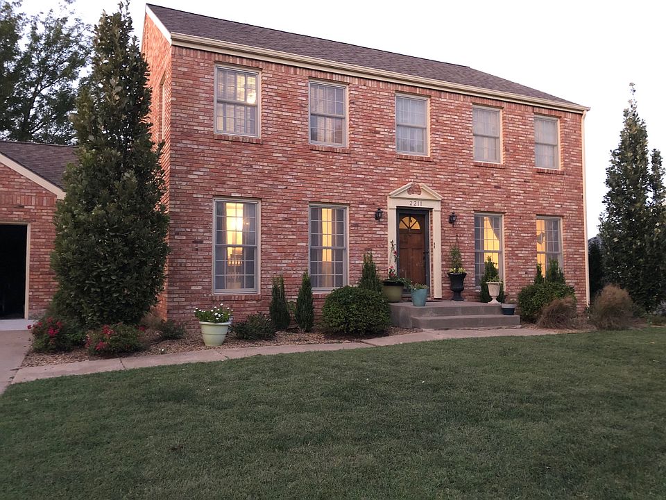 1st image of 2211 Hillside Dr