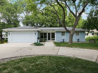 7350 Winnetka Heights Dr, Golden Valley, MN 55427