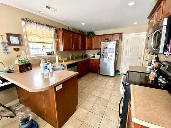 2nd image of 7 Saint Augustine Dr