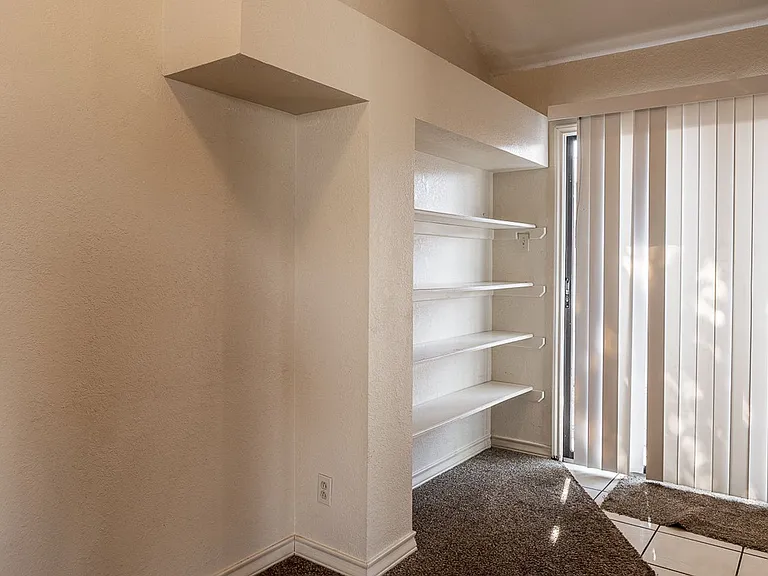 212-214 Miller Dr — Photo 6