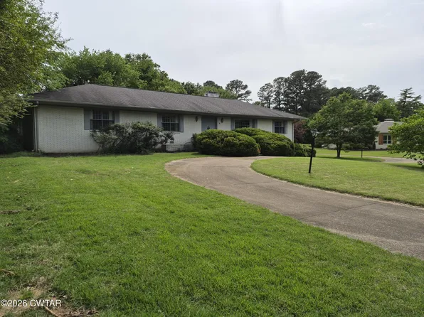 42 Stonehaven Rd, Jackson, TN 38305