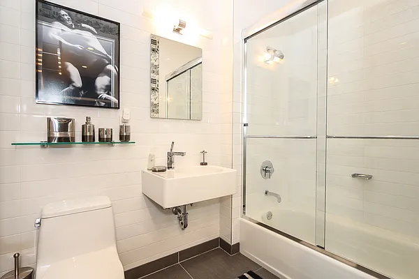 Sold by Avenue Sotheby's International Realty | media 11