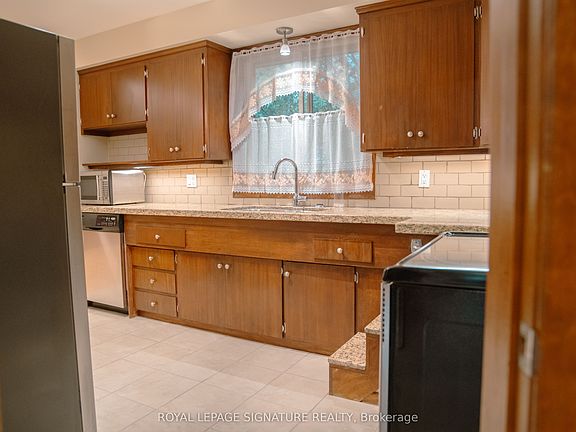 5th image of 2 Brantwood Dr