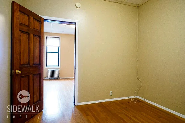 Rented by Sidewalk Realty LLC | media 4