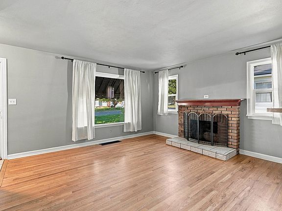 4th image of 3924 N Cedar St