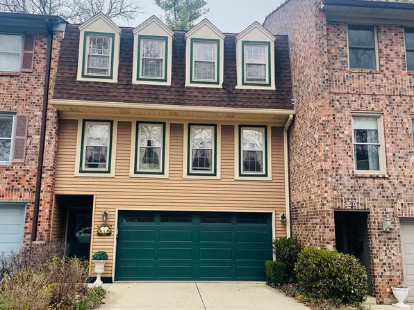 255 Stone Manor Cir #255, Batavia, IL 60510