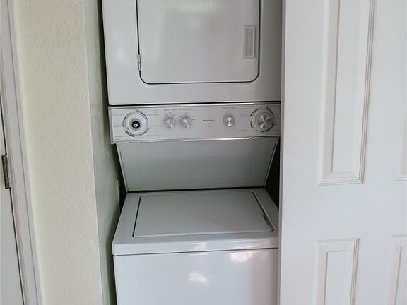 3rd image of 4811 White Rock Cir APT D