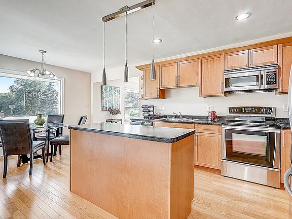 2nd image of 200 W Alta Loma Cir