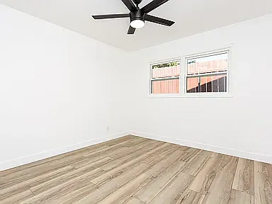 3 bed, 1081 sqft, $3,995 — Photo 2