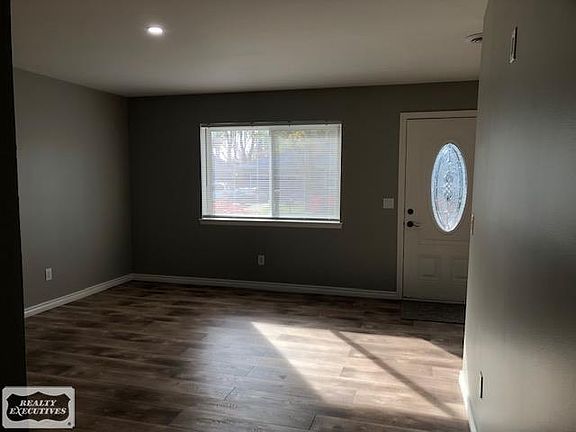 4th image of 27589 Moran St