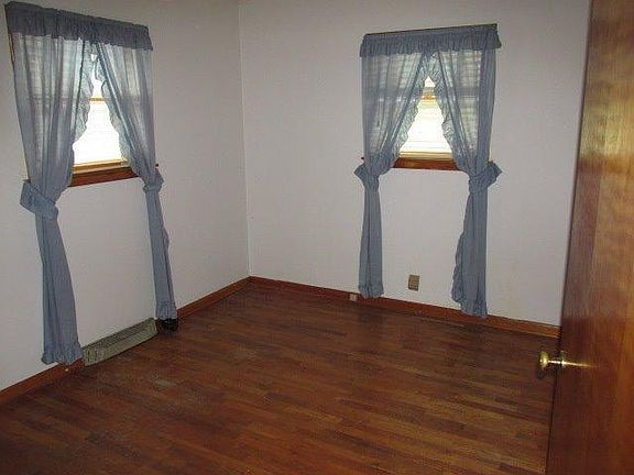 4th image of 716 W Ash St