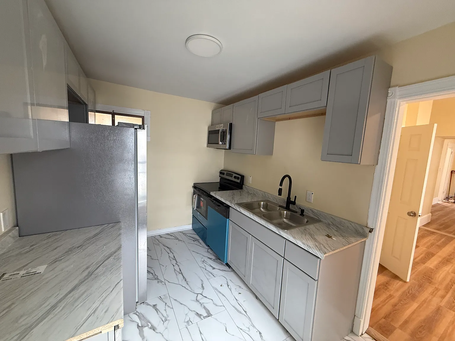 3 bed, 1550 sqft, $3,395 — Photo 2