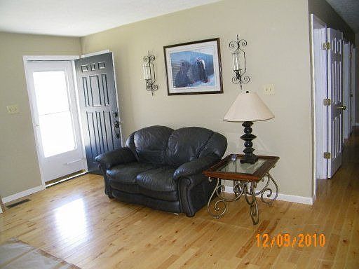 3rd image of 7415 Foxglove Ln