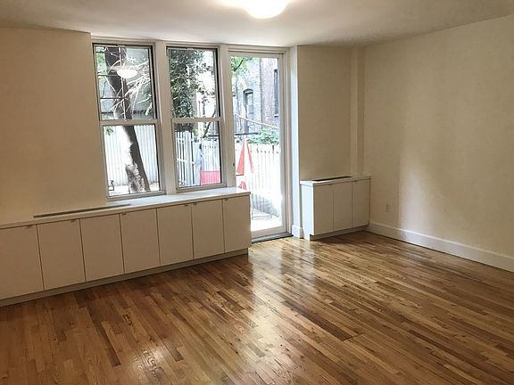 3rd image of 156 Prince St Frnt 1