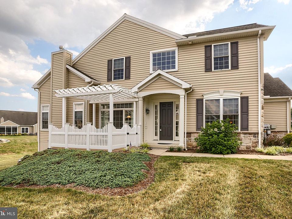 1st image of 425 Carmella Dr