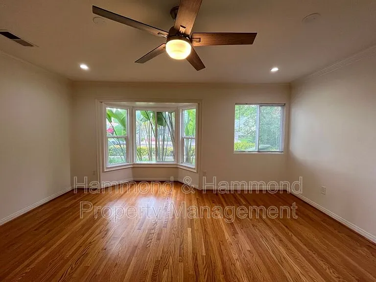 4316 Greenbush Ave — Photo 9