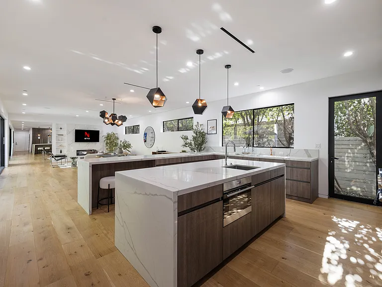462 N Croft Ave — Photo 18