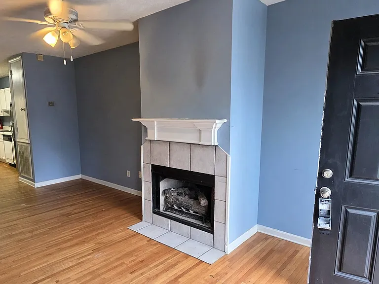 2642 E 3rd St — Photo 9