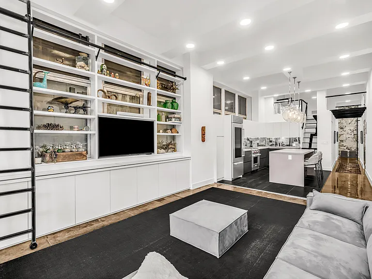 310 E 46th St #12H — Photo 12
