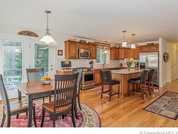 Large kitchen 25x13 with do...