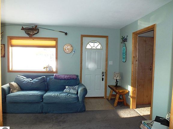 4th image of 410 Lynn St