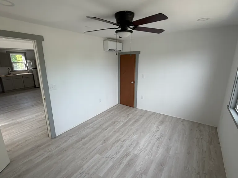 907 E Chocolate Ave #B — Photo 10